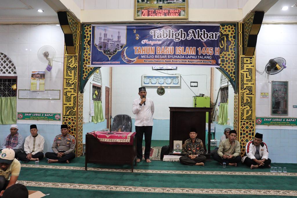 Kapolres Agam, AKBP M Agus Hidayat, SIK saat menyampaikan sambutan disela kegiatan Tabligh Akbar di Masjid Syuhada